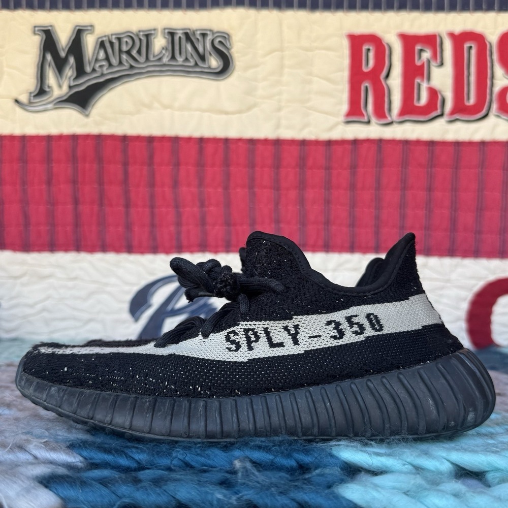 Size 5.5 - adidas Yeezy Boost 350 V2 Low Oreo